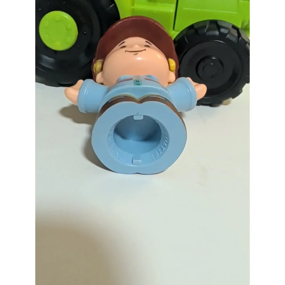 Fisher-Price Little People‎ Helpful Harvester Green Tractor With Farmer figure